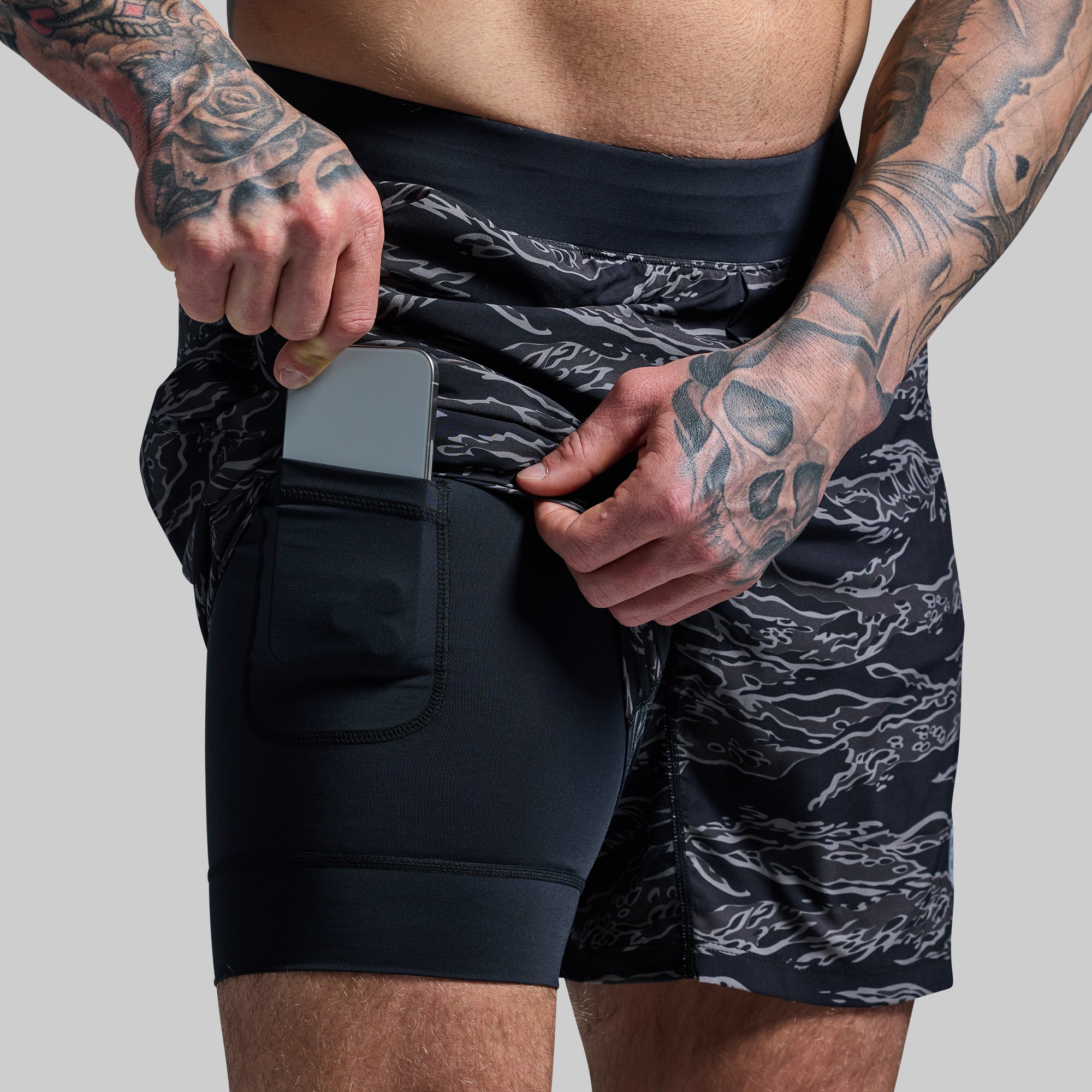 Versatile Short w/ Compression 7 (Night Tiger) - Image 2